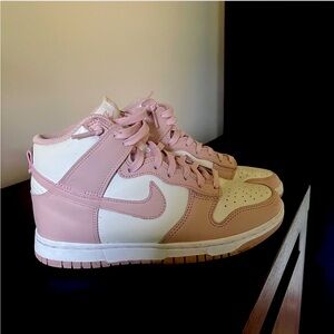 Nike Dunks women’s size 7
